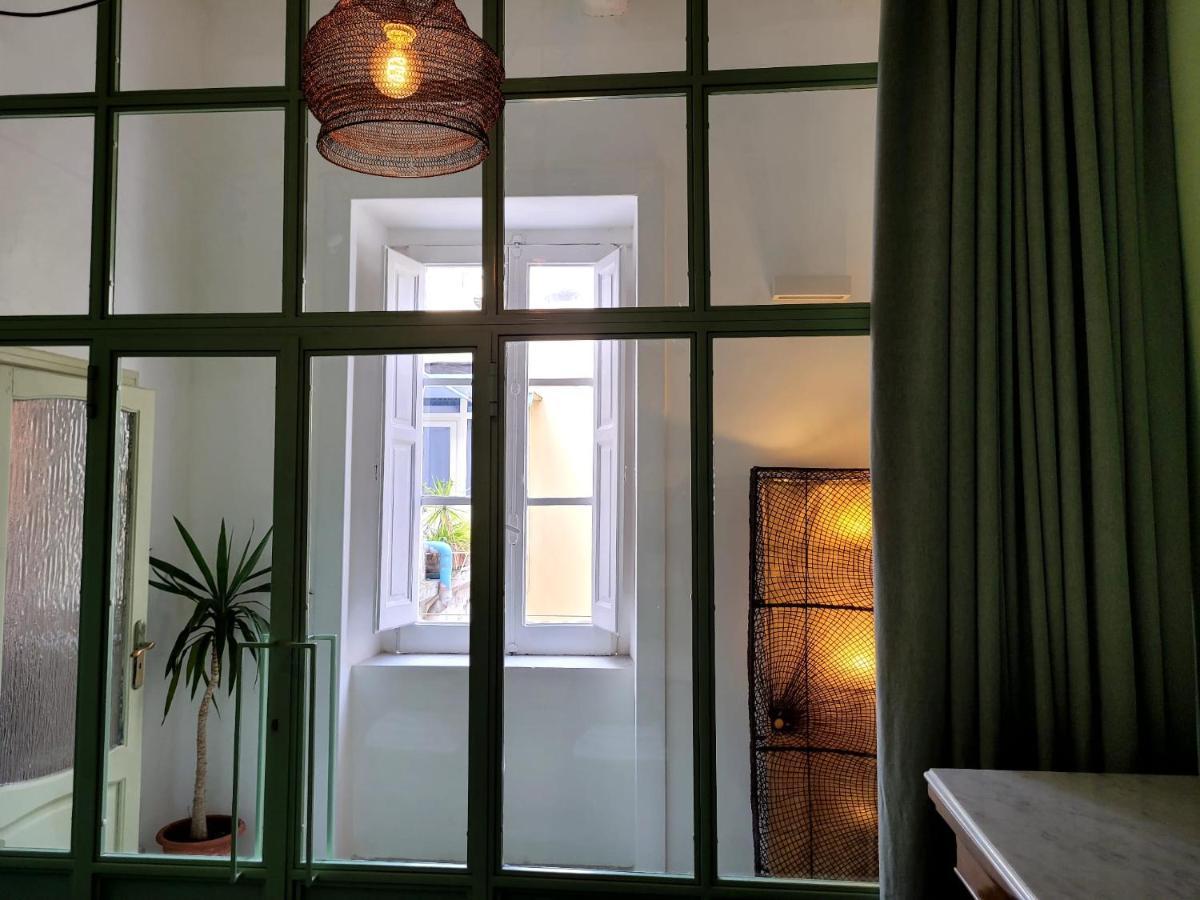 Charming Apartment With Balcony In The Historic Center Napoli Ngoại thất bức ảnh