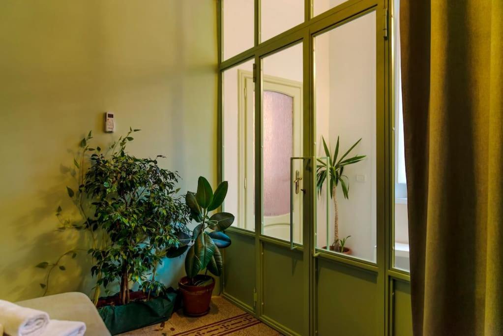 Charming Apartment With Balcony In The Historic Center Napoli Ngoại thất bức ảnh