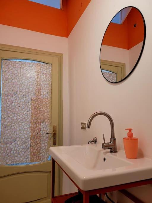 Charming Apartment With Balcony In The Historic Center Napoli Ngoại thất bức ảnh